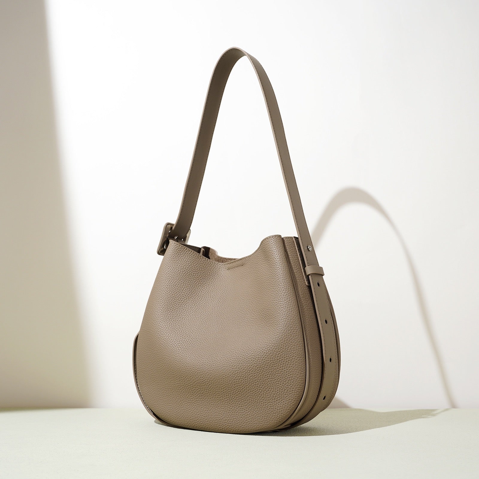 Womens Genuine Leather Wide Strap Commuter Bucket Shoulder Bag