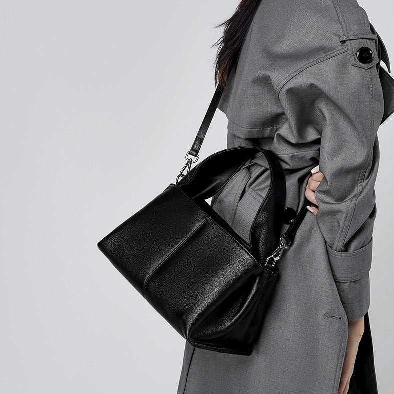 Womens Genuine Leather Vintage-Style Top-Grain Shoulder Bag in Classic Design