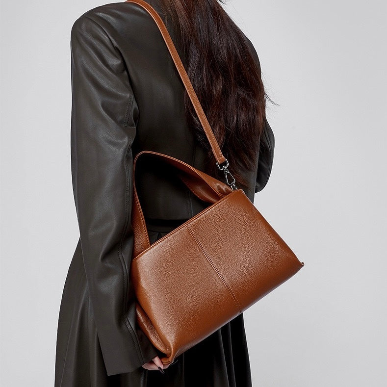 Womens Genuine Leather Vintage-Style Top-Grain Shoulder Bag in Classic Design