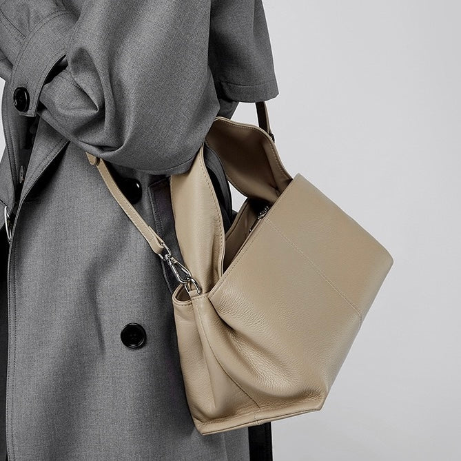 Womens Genuine Leather Vintage-Style Top-Grain Shoulder Bag in Classic Design