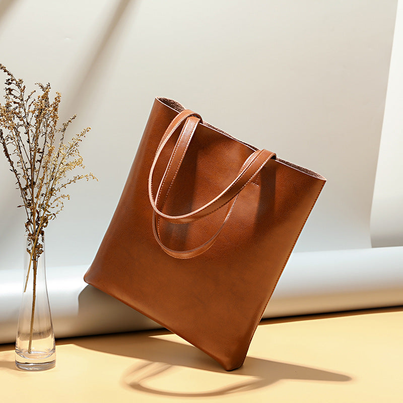 Alma | Classic Leather Tote Bag – Slim Handles & Spacious Interior