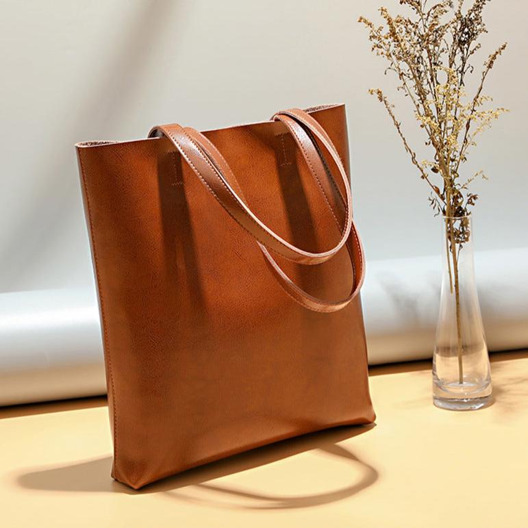 Alma | Classic Leather Tote Bag – Slim Handles & Spacious Interior