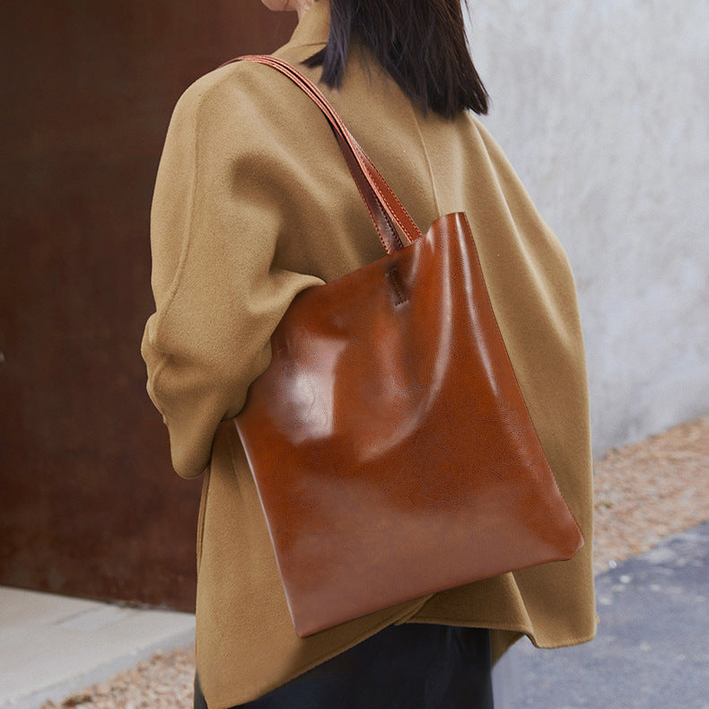 Alma | Classic Leather Tote Bag – Slim Handles & Spacious Interior