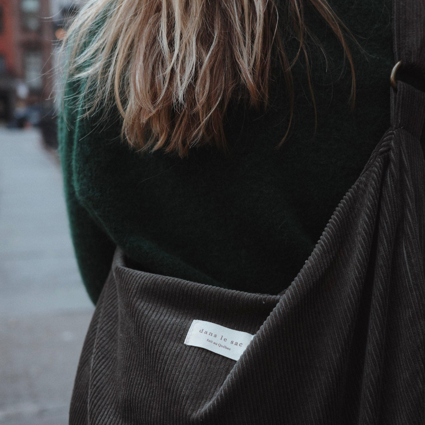 Sac croissant en corduroy | Bandoulière ajustable