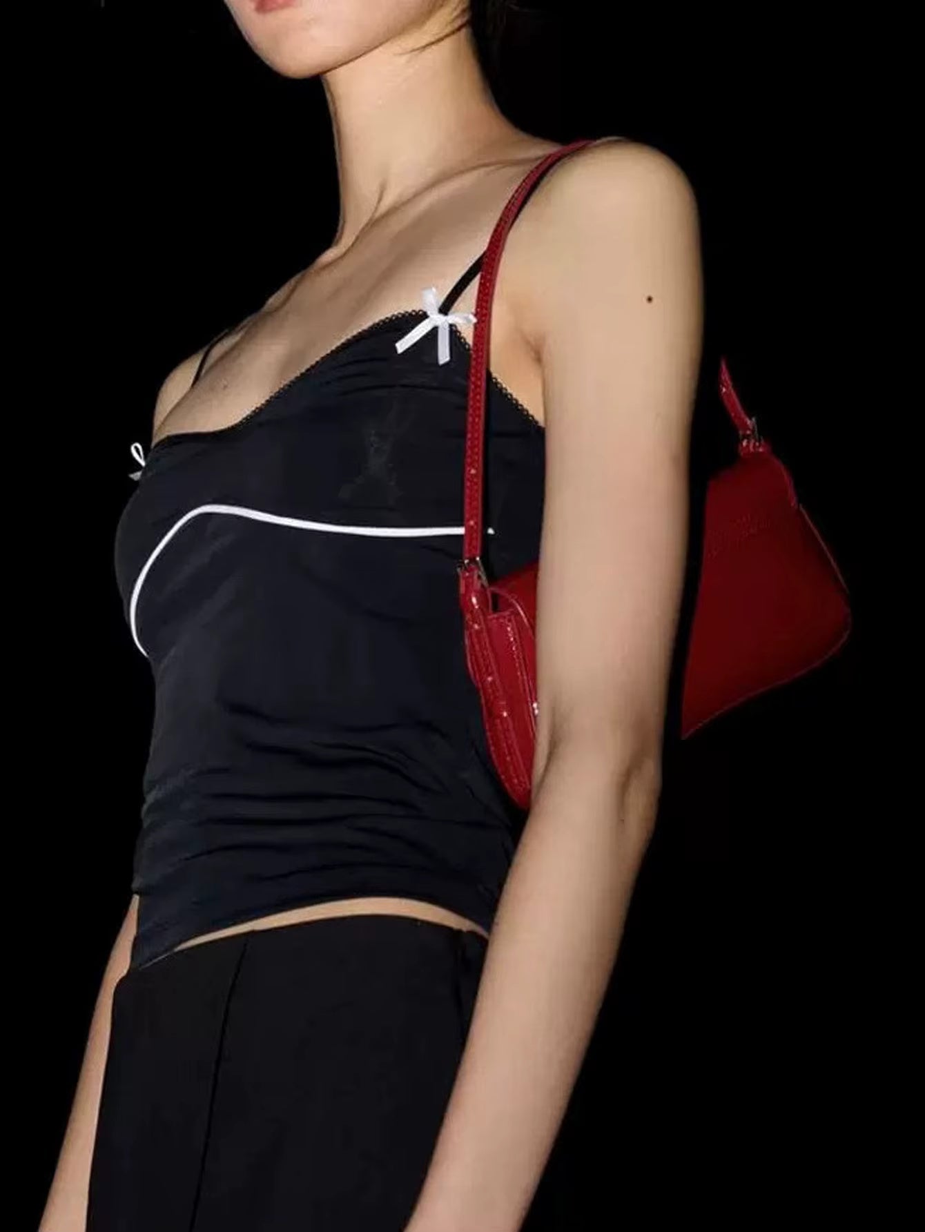 Lina | Glossy Vegan Leather Shoulder Bag – Sleek Flap & Retro Baguette Shape