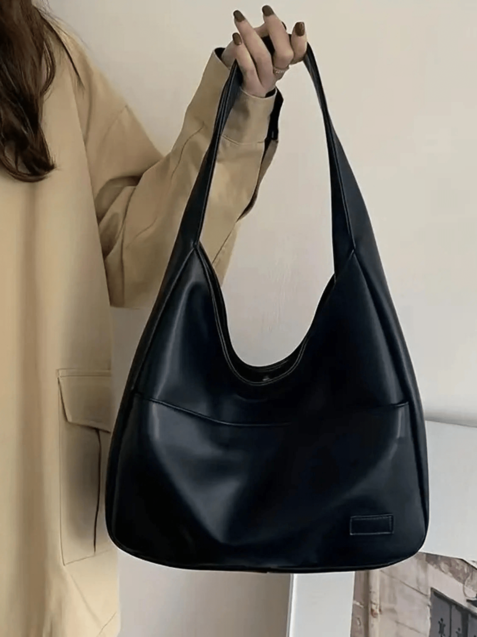 Elise | Minimalist Black Tote – Effortless Chic & Everyday Functionality