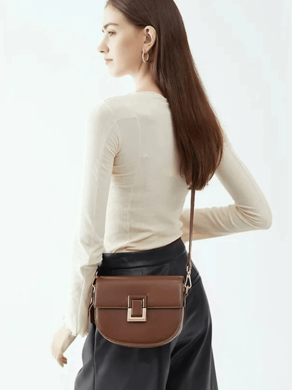 Adele | Classic Brown Leather Crossbody – Timeless Sophistication
