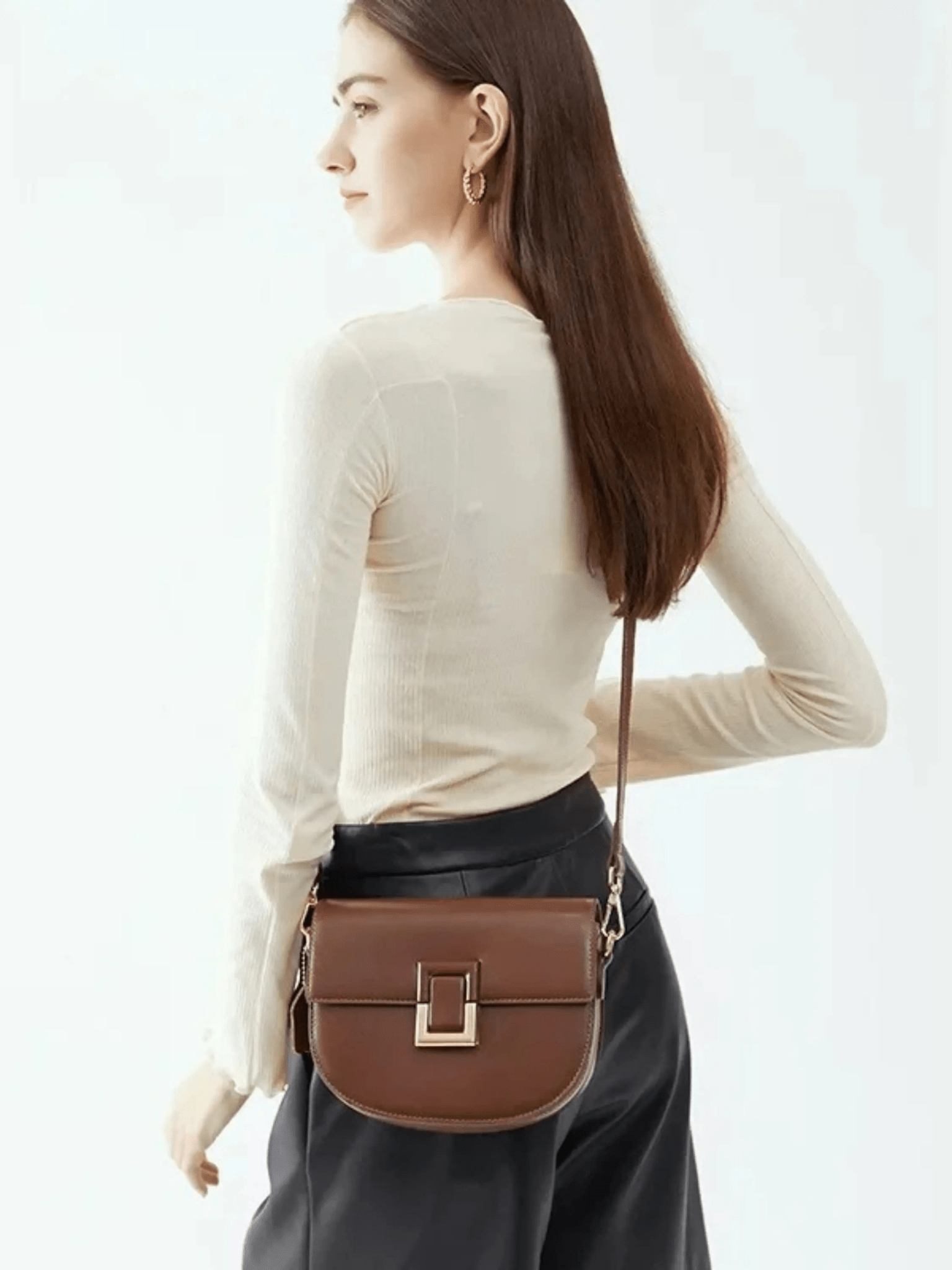 Adele | Classic Brown Leather Crossbody – Timeless Sophistication
