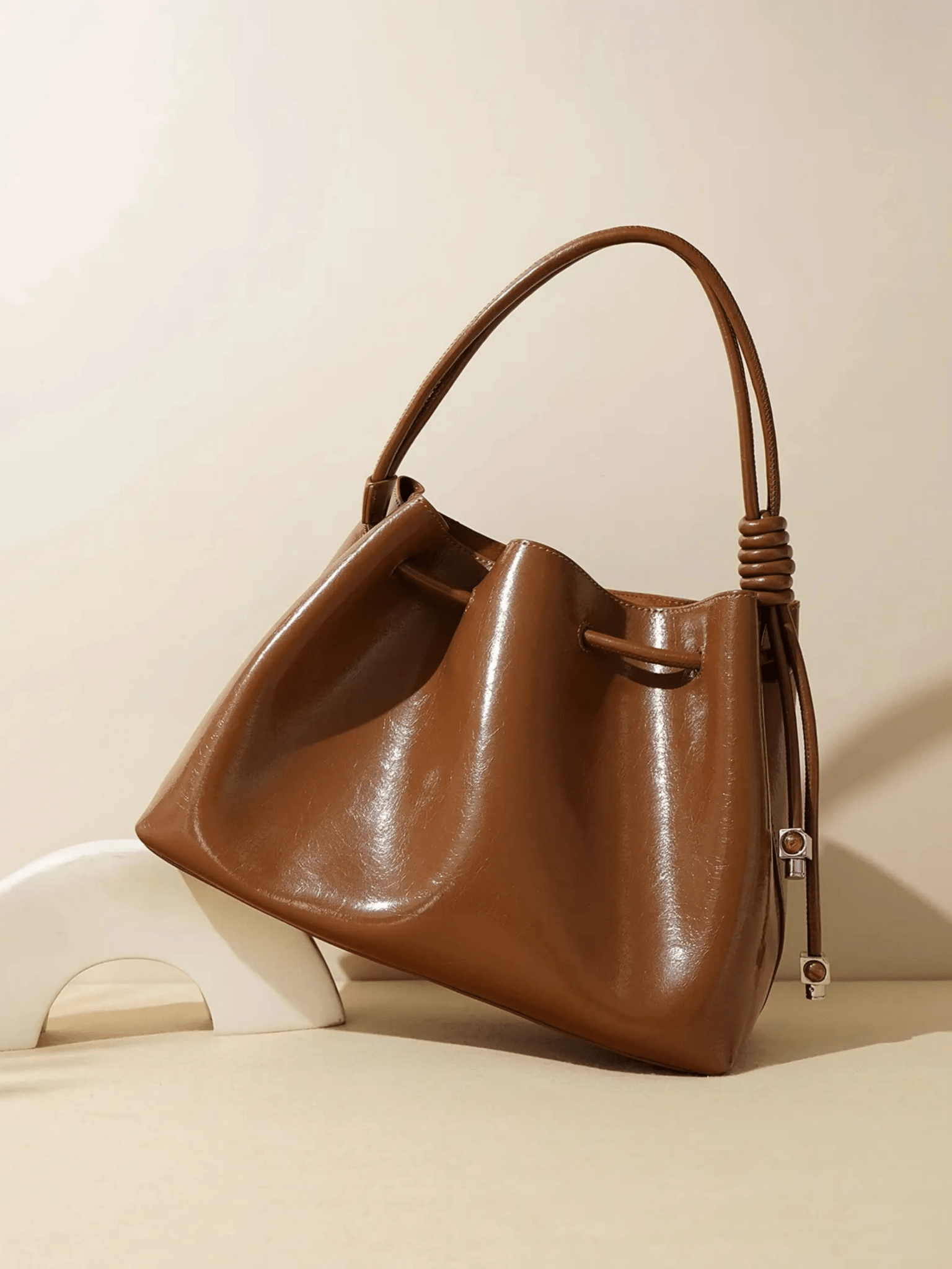 Mila | Luxe Caramel Leather Bucket Bag – Chic & Spacious