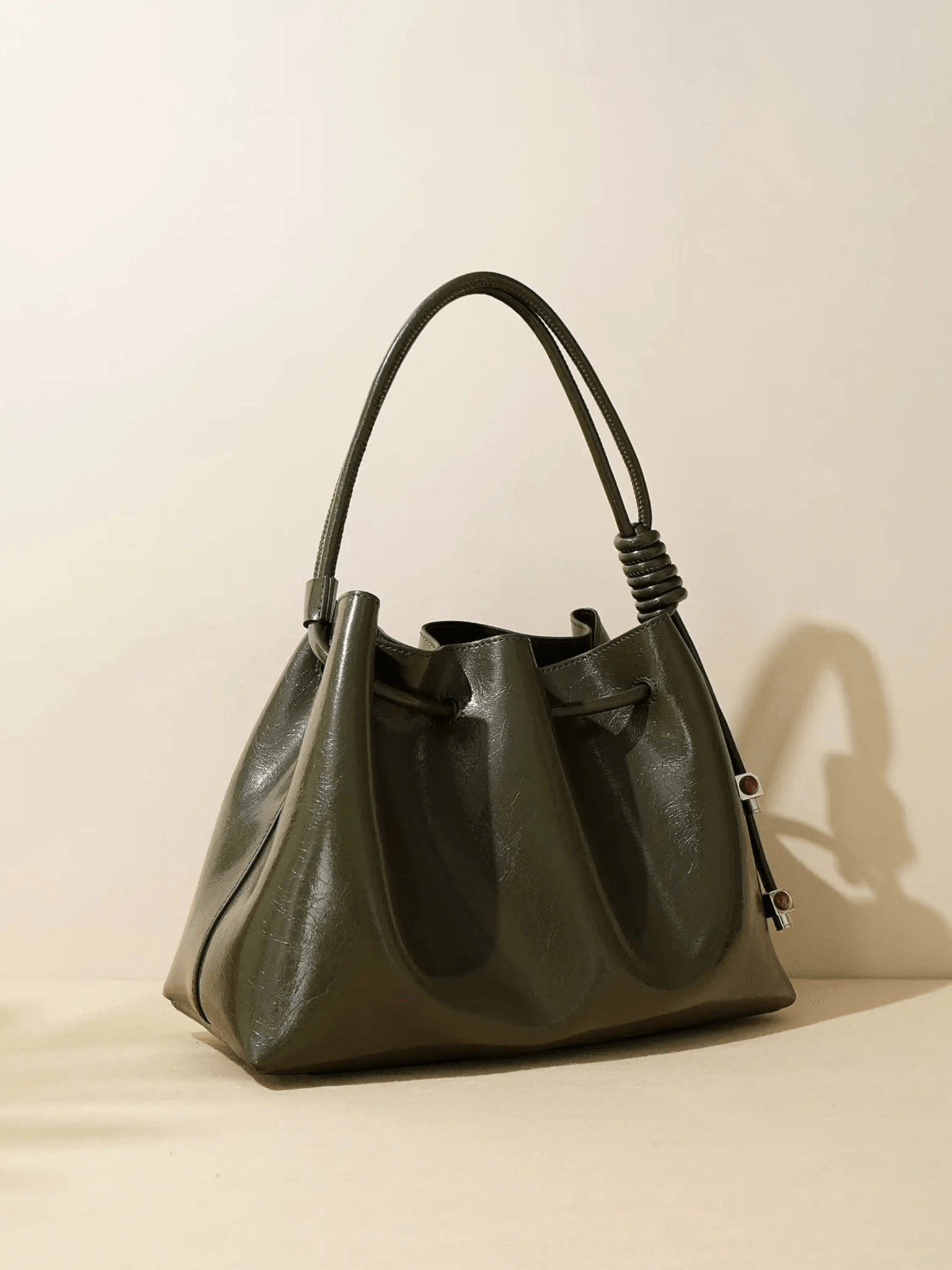 Mila | Luxe Caramel Leather Bucket Bag – Chic & Spacious