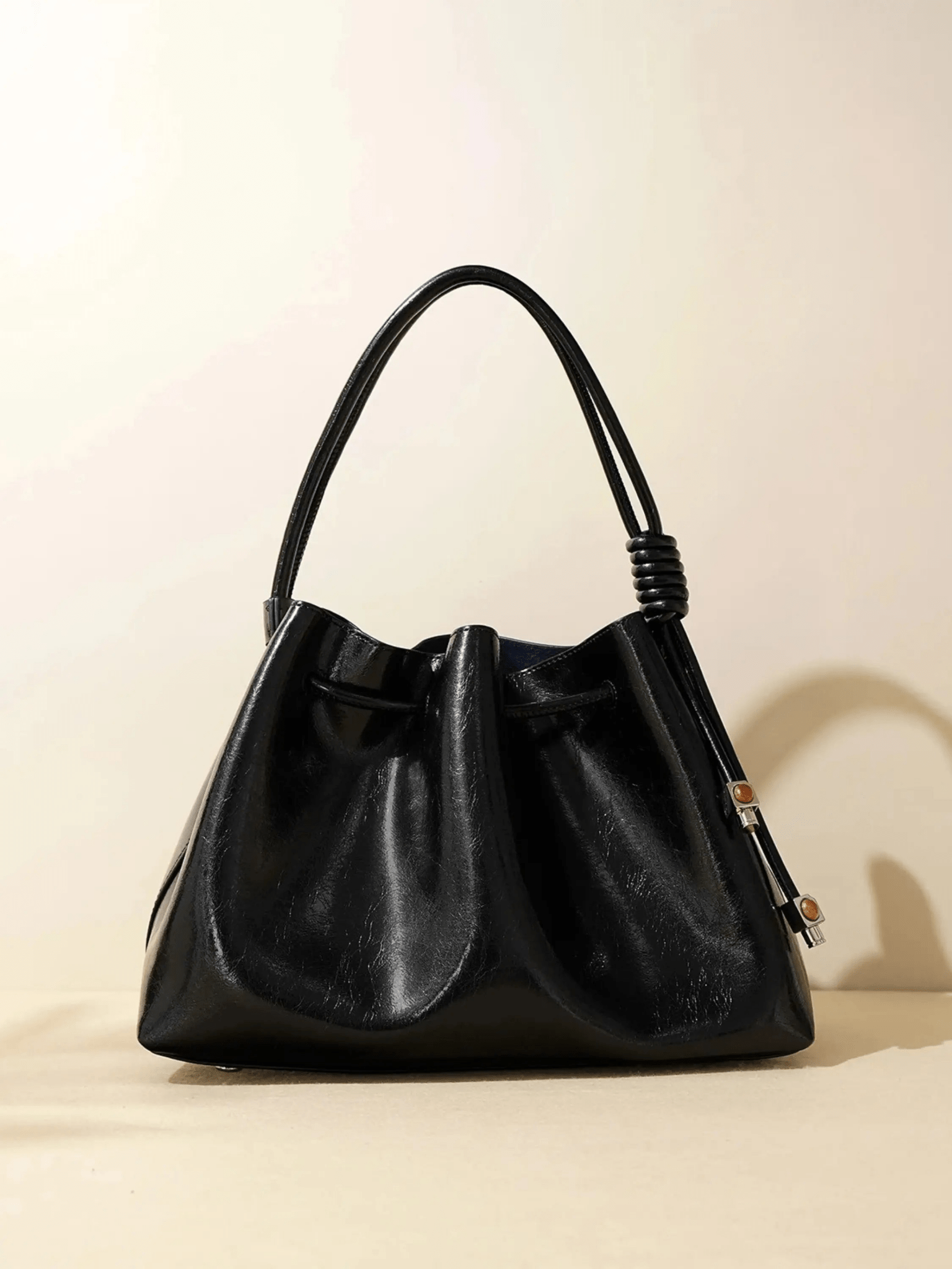 Mila | Luxe Caramel Leather Bucket Bag – Chic & Spacious