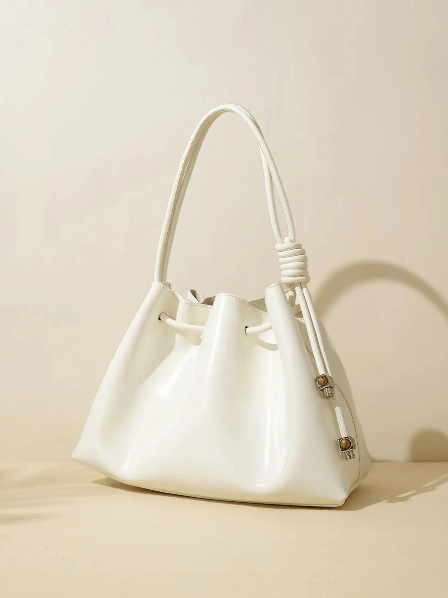 Mila | Luxe Caramel Leather Bucket Bag – Chic & Spacious