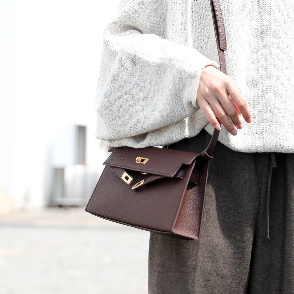 Valencia Elegant Black Leather Shoulder Bag – Timeless Sophistication & Versatility