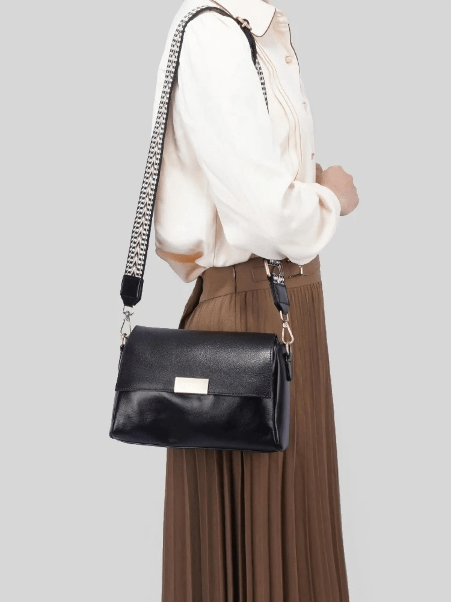 Aria | Black Leather Crossbody Bag – Modern & Chic