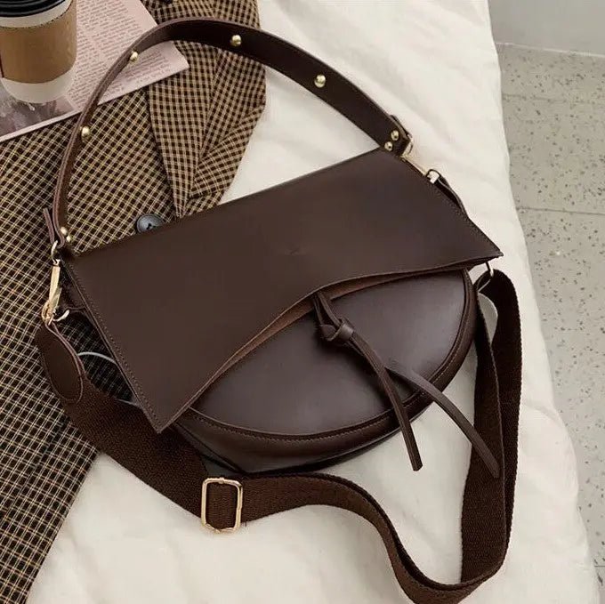 Isla | Contemporary Black Leather Crossbody – Sleek & Stylish