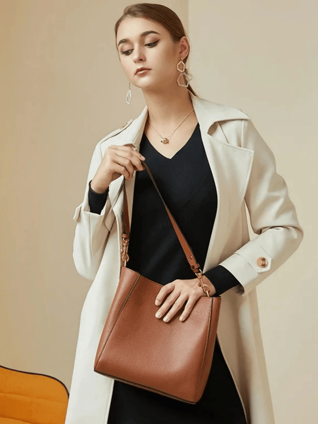 Camille | Luxe Brown Leather Bucket Bag – Classic & Versatile