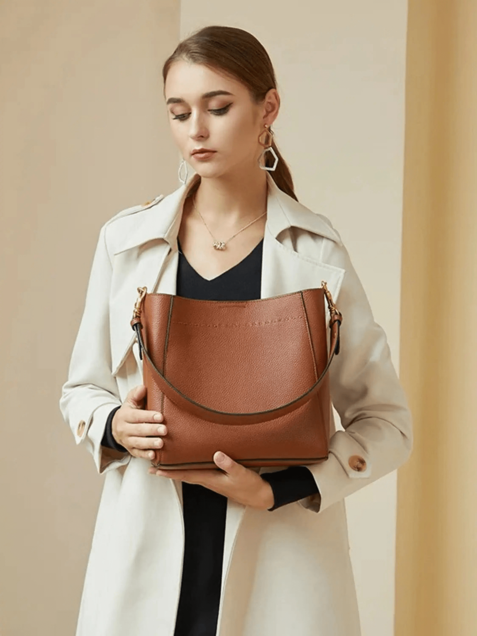 Camille | Luxe Brown Leather Bucket Bag – Classic & Versatile