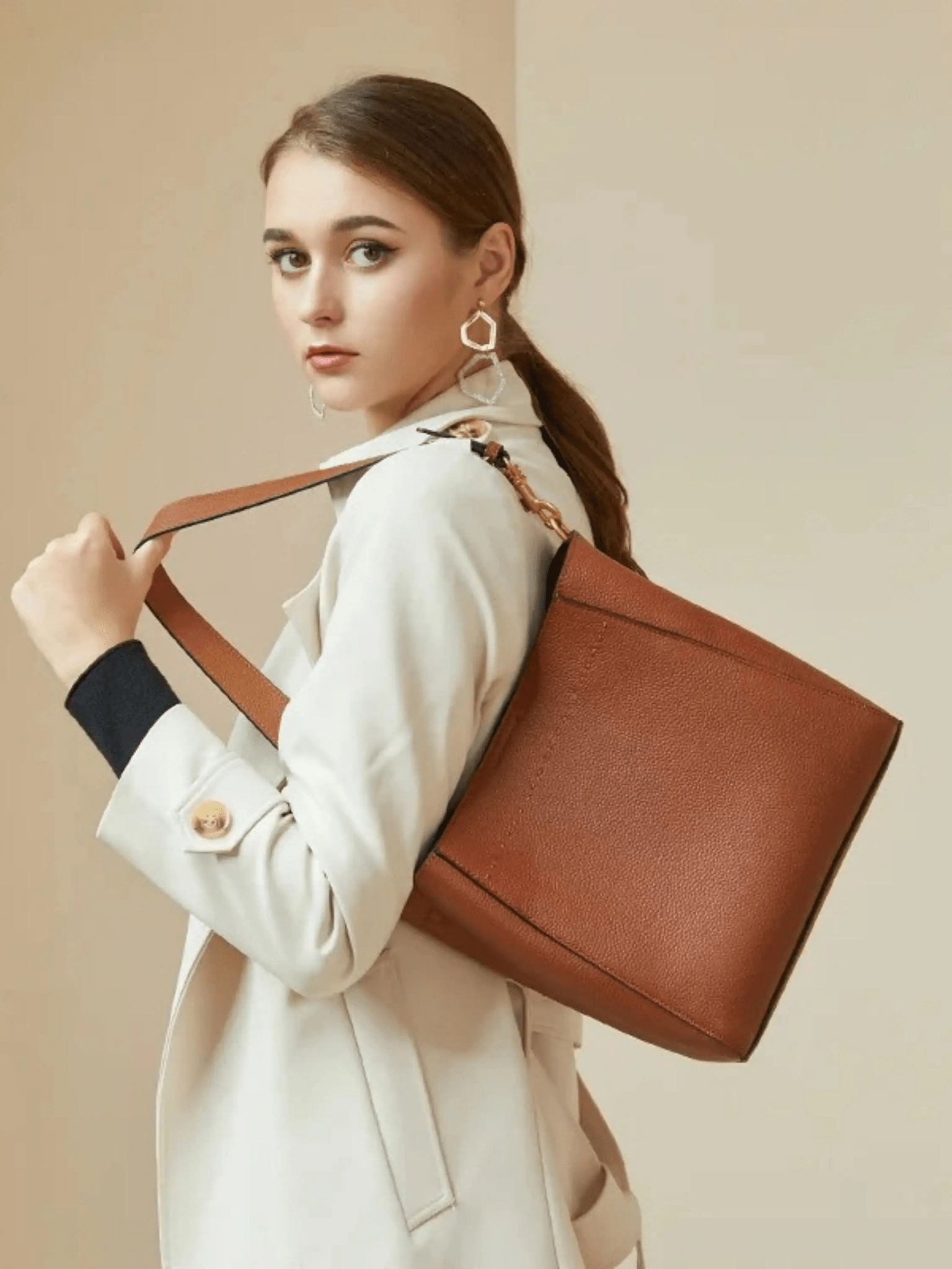 Camille | Luxe Brown Leather Bucket Bag – Classic & Versatile