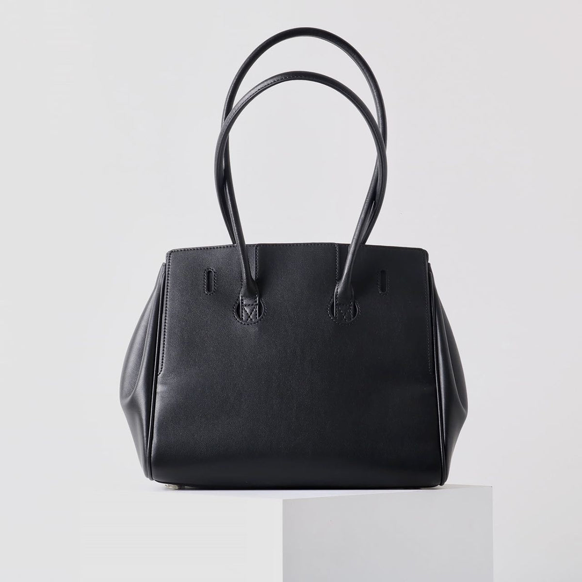 Amelia | Black Leather Handbag – Sophisticated & Stylish