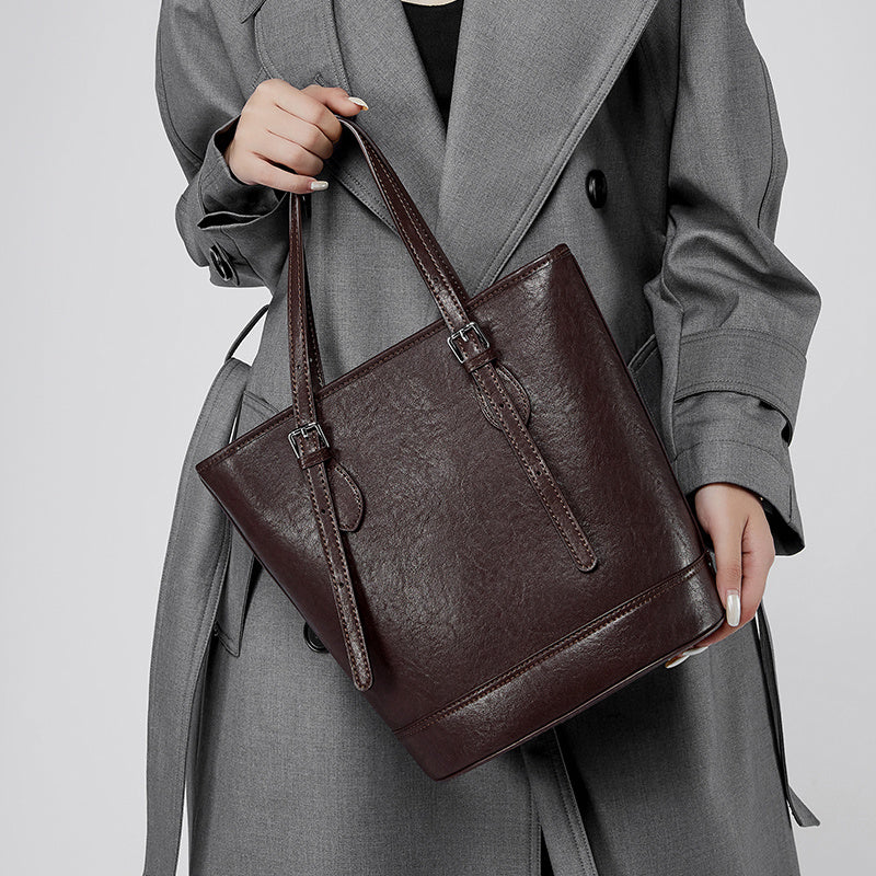Amelia | Brown Leather Bucket Bag – Sleek & Sophisticated