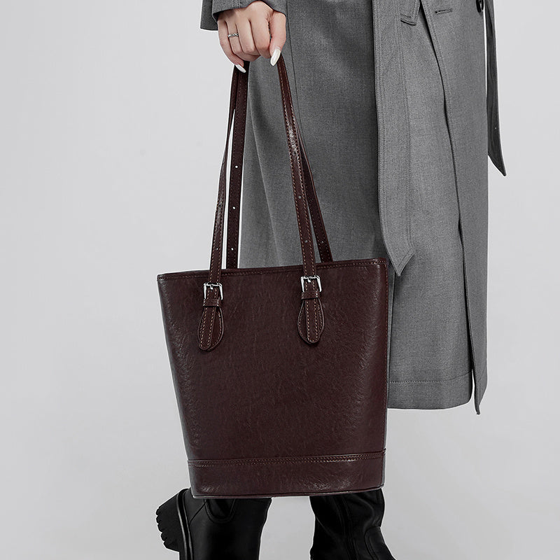 Amelia | Brown Leather Bucket Bag – Sleek & Sophisticated